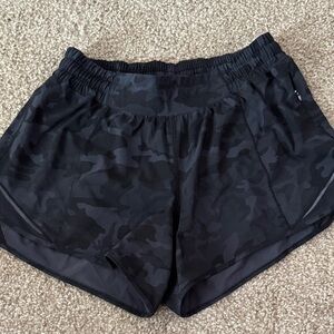 EUC Lululemon Hotty Hot Shorts, size 8 Tall